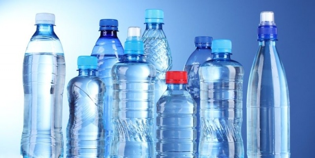 خبراء: المياه المعبأة في زجاجات لا تنتهي صلاحيتها