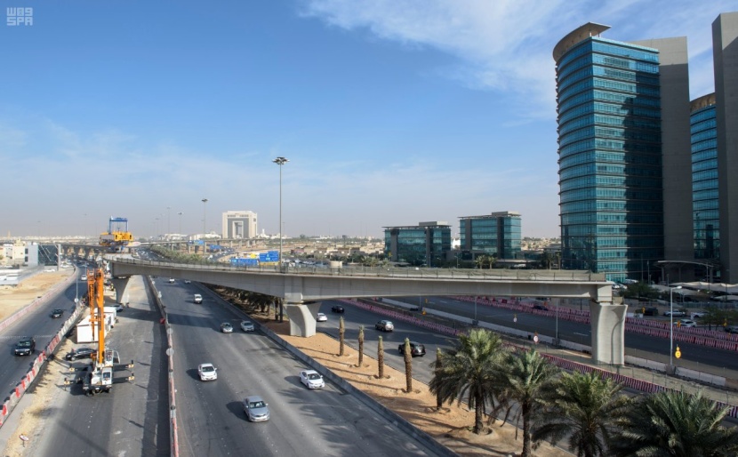 20 شركة عالمية تحوّل حلم الرياض إلى حقيقة .. قطار للمسارات الذكية