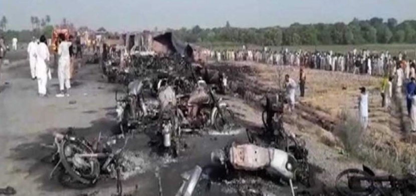مقتل أكثر من 120 شخصا جراء انفجار شاحنة نفط في شرق باكستان