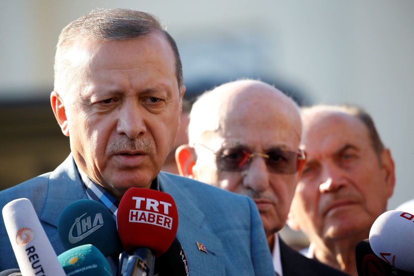 أردوغان يصاب بإغماء أثناء صلاة العيد