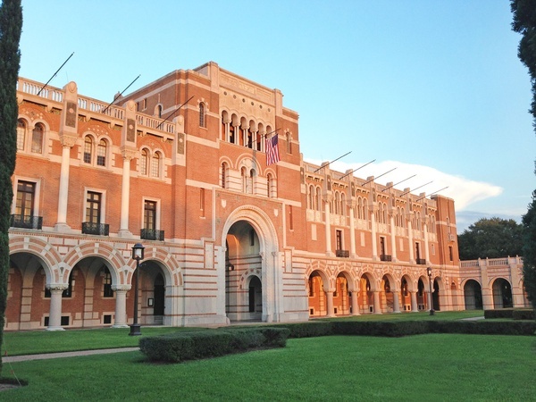 جامعة تكساس في دالاس تأمر بإخلاء الحرم الجامعي بعد تهديد بوجود قنبلة