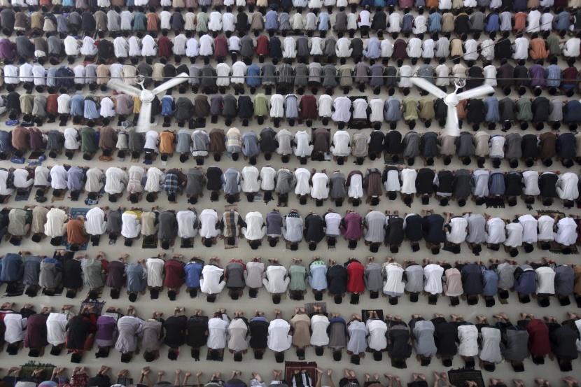 قصة مصورة.. رمضان حول العالم