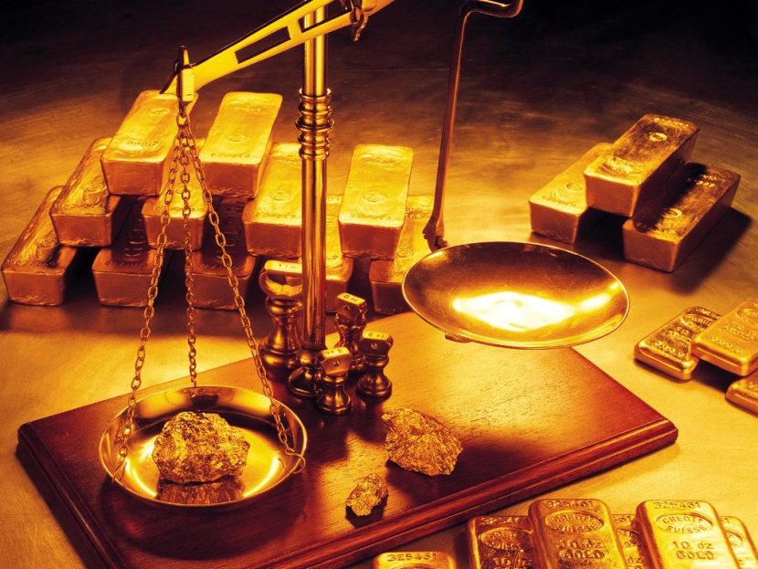 الذهب ينخفض لأقل مستوى في نحو 4 أشهر عند 1207 دولارا للأوقية