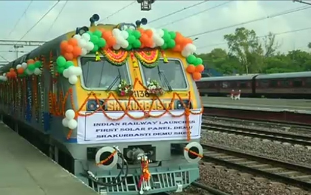 الهند تدشن أول قطار "شمسي"