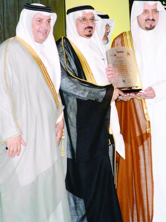 «البلاد» راعيا مصرفيا لمهرجان أبها للتسوق