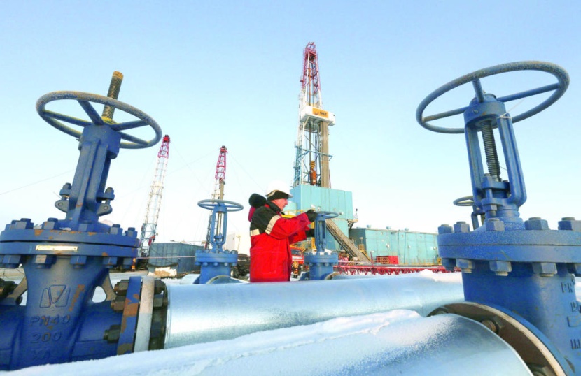 تحرك سعودي لإنهاء حالة الفوضى في سوق النفط وتجنب انخفاضات جديدة