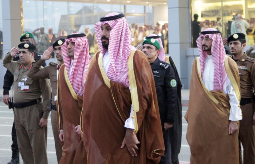 نائب الملك يرعى حفل استعراض قوات أمن الحج المشاركة  في تنفيذ الخطط الأمنية لحج هذا العام