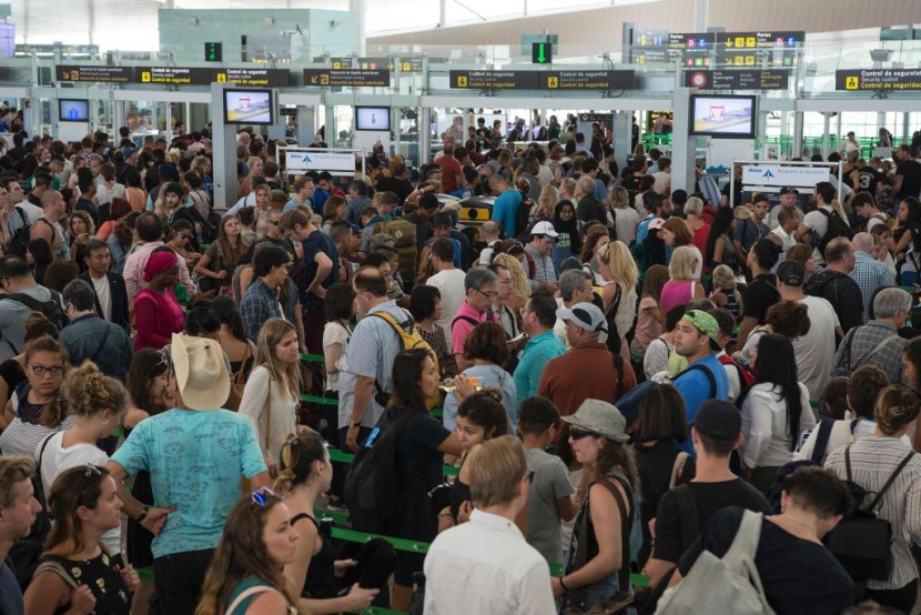 أزمة في مطار إل برات تضرب السياحة في برشلونة