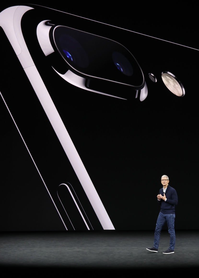 "آبل" تطرح النسخة الخاصة  iPhone X  بتصميم جديد وأسعار تبدأ من 1000 دولار 