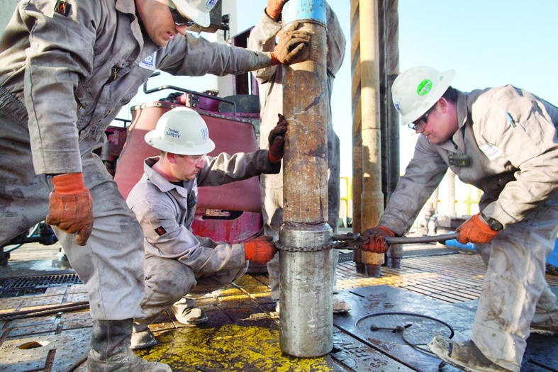توافق المنتجين يقود النفط إلى تحقيق مكاسب سعرية جديدة