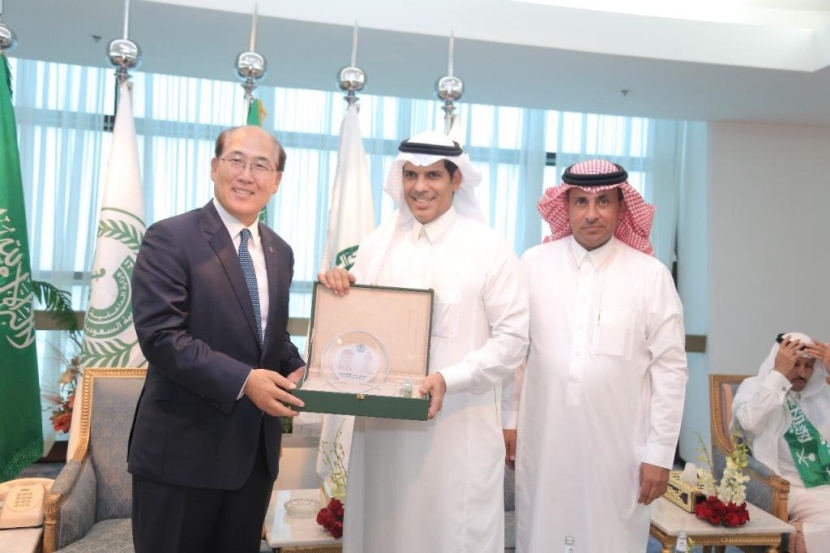 الأمين العام للمنظمة البحرية الدولية يزور ميناء جدة الإسلامي
