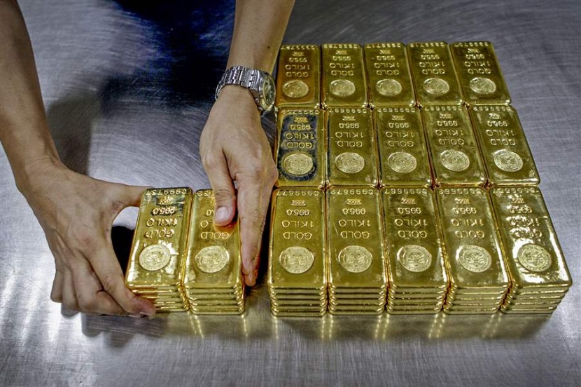 المخاطر السياسية تطير بالذهب إلى 1308 دولارا للأوقية