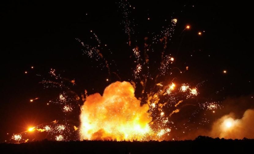إجلاء 30 ألفا أثر انفجار مخزن سلاح في أوكرانيا وكييف ترجح "عملا تخريبيا"