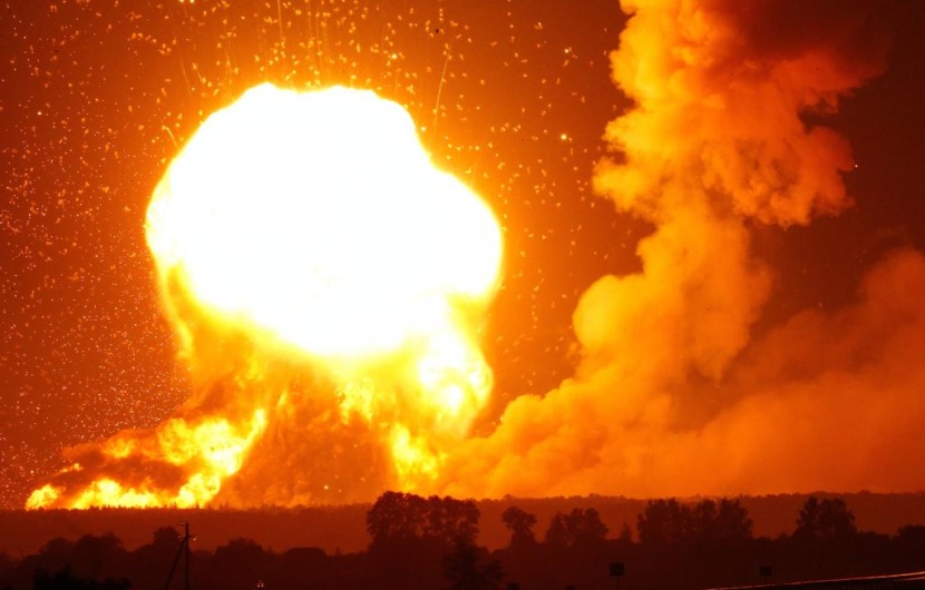 إجلاء 30 ألفا أثر انفجار مخزن سلاح في أوكرانيا وكييف ترجح "عملا تخريبيا"