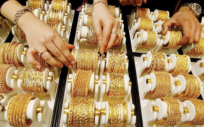 الذهب يرتفع ويحوم قرب أعلى مستوى في عام بفعل زيادة الطلب