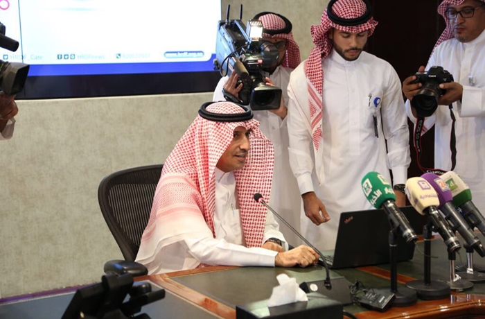 وزير العمل والتنمية يدشن بوابة "العمل الحر" لتمكين السعوديين والسعوديات من فرص العمل