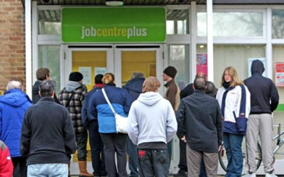 استقرار معدل البطالة في بريطانيا عند أقل مستوى له منذ 42 عاما