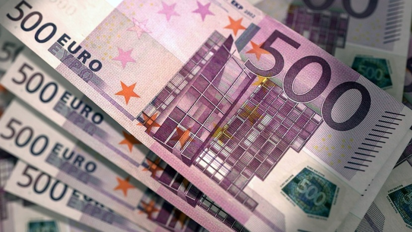 اليورو يتعافى من أدنى مستوى في 6 أسابيع 