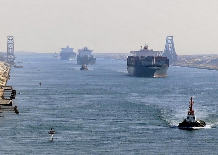 عبور 44 سفينة قناة السويس بحمولات مليونين و900 ألف طن