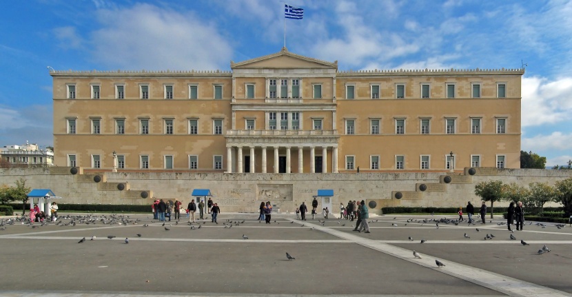 اليونان تعرض على مستثمرين تبادل سندات بقيمة 30 مليار يورو