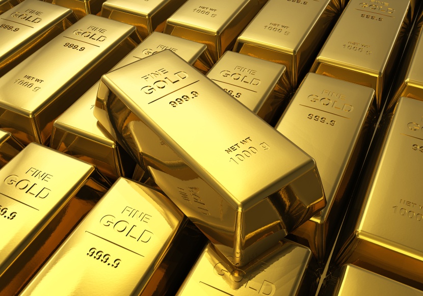 الذهب يتراجع مع صعود الدولار ويستمر قرب أعلى مستوى في شهر