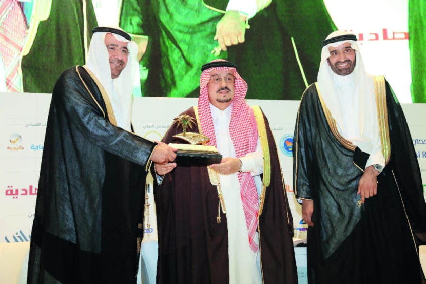 الأمير فيصل بن بندر يكرم مصرف الراجحي لمشاركته الفاعلة في منتدى الرياض الاقتصادي
