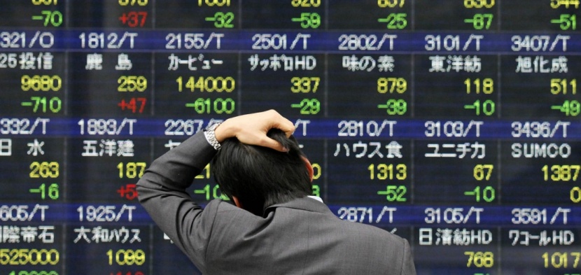 مؤشر الأسهم اليابانية يغلق على تباين