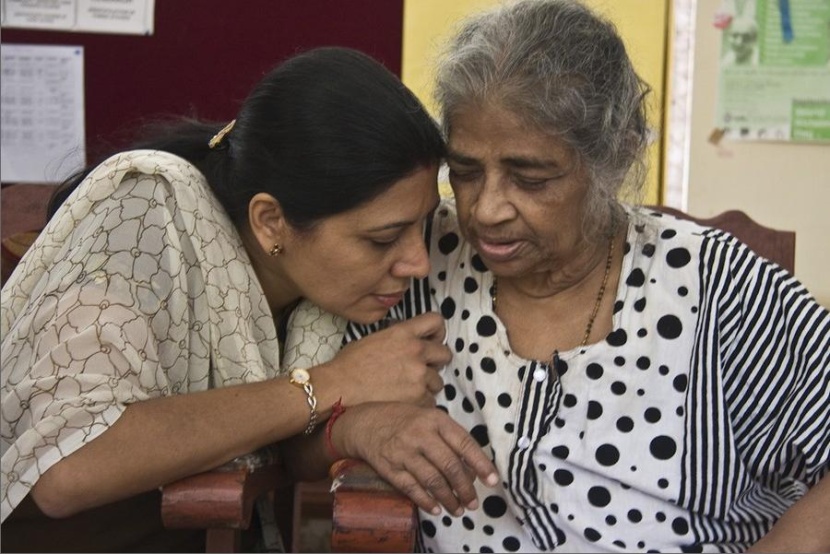 الأسر الهندية تتحمل فوق طاقتها لرعاية مرضى الخرف
