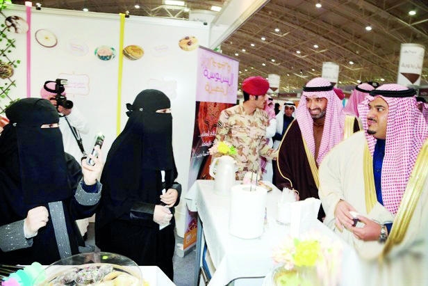 60 مستثمرة من المنزل في «منتجون»