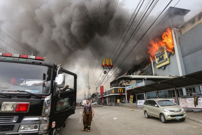 مصرع 37 شخص إثر حريق بمركز تجاري في الفلبين