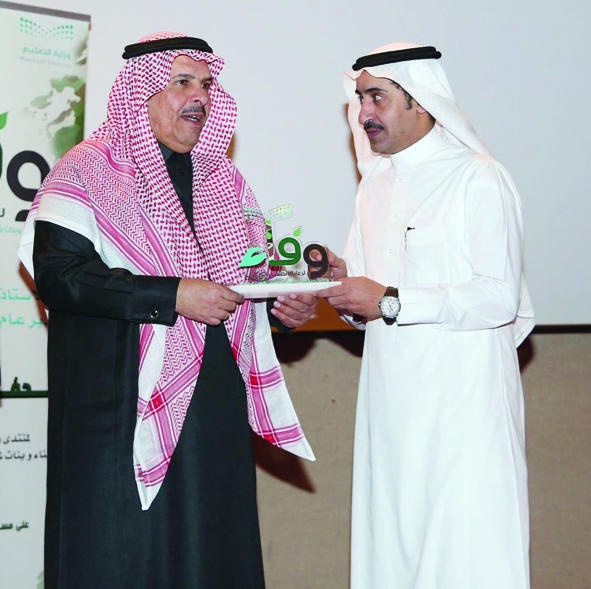 البنك الأهلي يدعم حفل أبناء شهداء الواجب ومنسوبي «التعليم» المتوفين