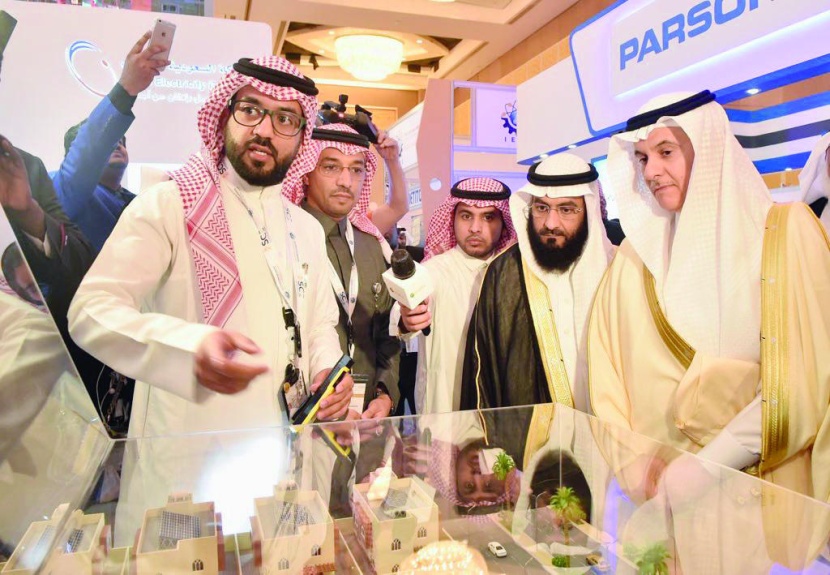 وزير البيئة والمياه والزراعة يكرم «السعودية للكهرباء» لرعايتها المؤتمر والمعرض الهندسي الدولي