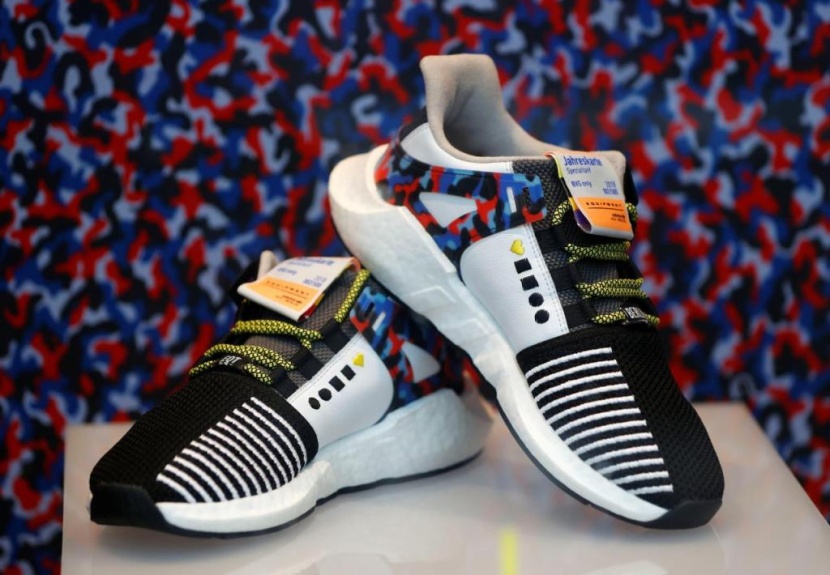 إقبال شديد على شراء أحذية رياضية مستوحاة من مترو الأنفاق في ألمانيا