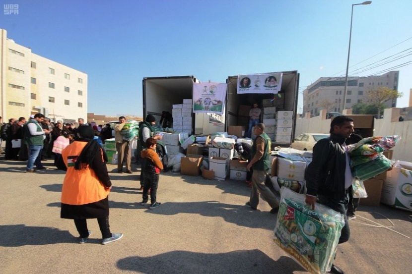 مركز الملك سلمان للإغاثة يوزع الكسوة الشتوية على 574 أسرة سورية في الأردن