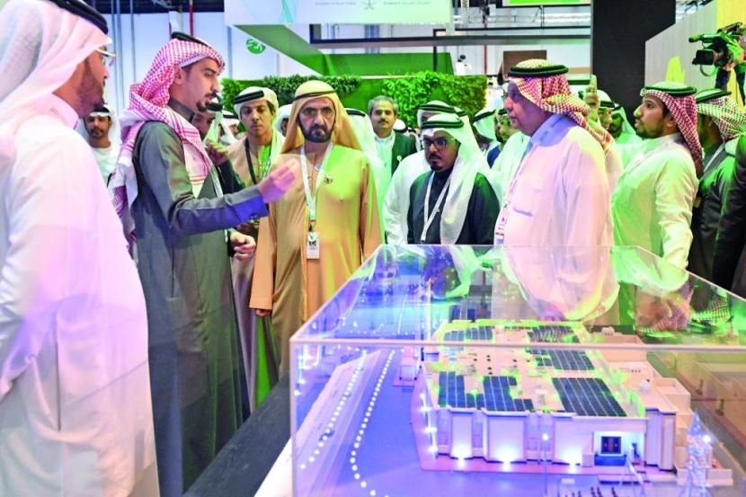 الشيخ محمد بن راشد يطلع على تجربة «السعودية للكهرباء» في المساجد الخضراء والمحطات الذكية ضمن أسبوع أبوظبي للاستدامة