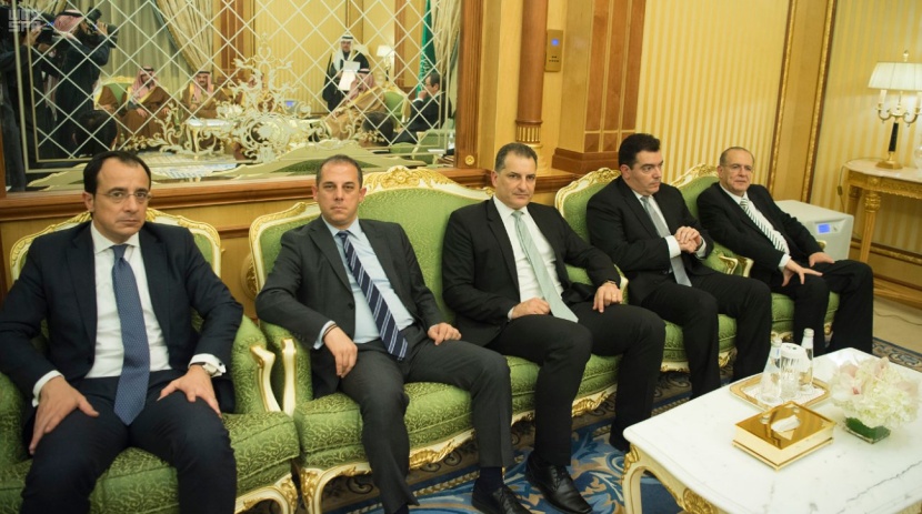 خادم الحرمين الشريفين يبحث مع رئيس قبرص مجالات التعاون بين البلدين 