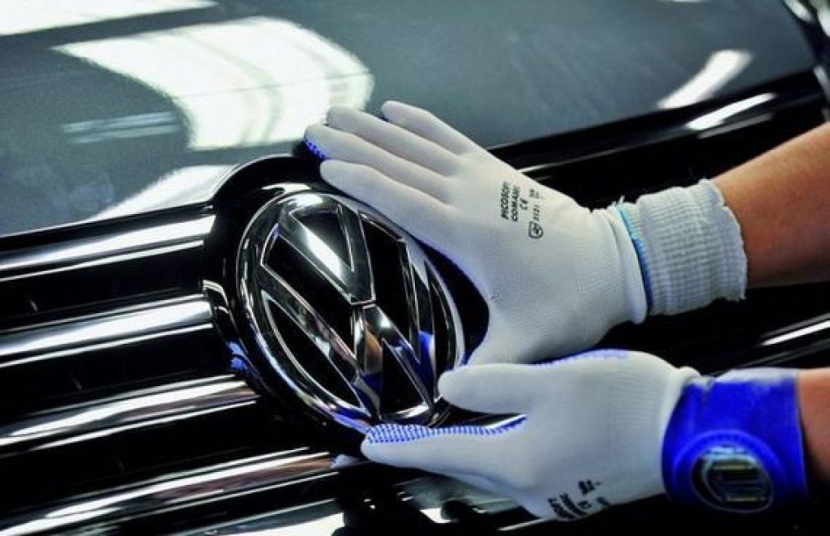 "فولكسفاجن" تحتفظ بلقب أكبر شركة سيارات من حيث المبيعات في العالم