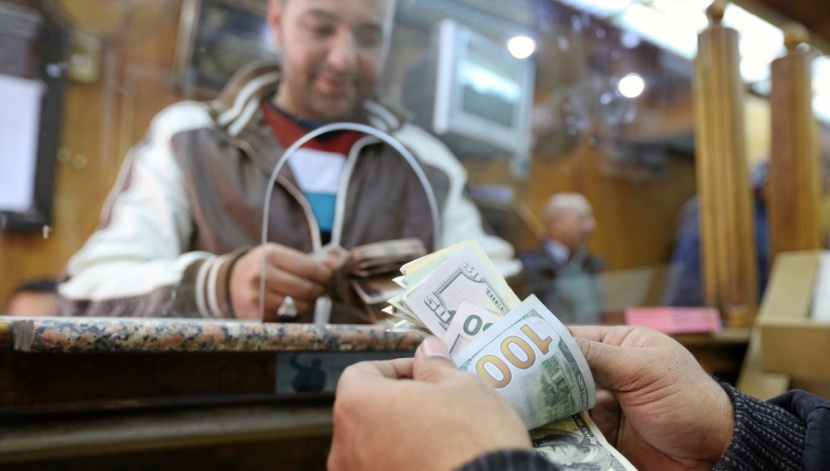 نمو تحويلات المصريين بالخارج إلى 2.6 مليار دولار خلال ديسمبر 