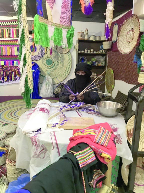 «الجنادرية».. الفعاليات النسائية تنطلق بمشاركة 150 أسرة منتجة و25 حرفية