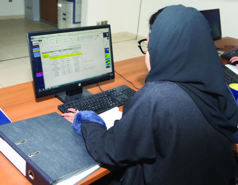 طباخات وموظفات استقبال وخدمة عملاء .. السعوديات يكسرن احتكار الرجال لقطاع الفندقة