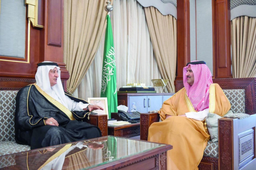 أمير المدينة المنورة يستعرض مع مدير عام «الإيسيسكو» جهود المملكة لرعاية ضيوف الرحمن
