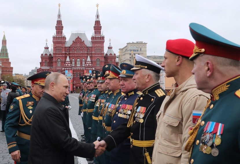 بمشاركة بوتين.. روسيا تحتفل بمرور 75 عاما على معركة ستالينجراد