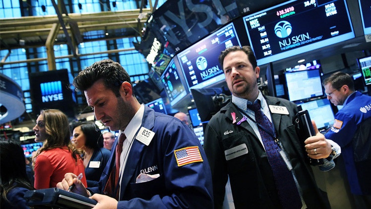 الأسهم الأمريكية تهبط عند الفتح مع صعود عوائد السندات