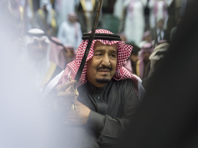 قصة مصورة.. الملك سلمان يرعى حفل العرضة السعودية