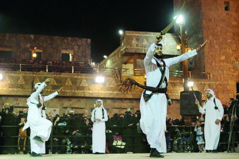 «الجنادرية 32» .. عروض شعبية تبرز أصالة الماضي وتوثق تراث الوطن