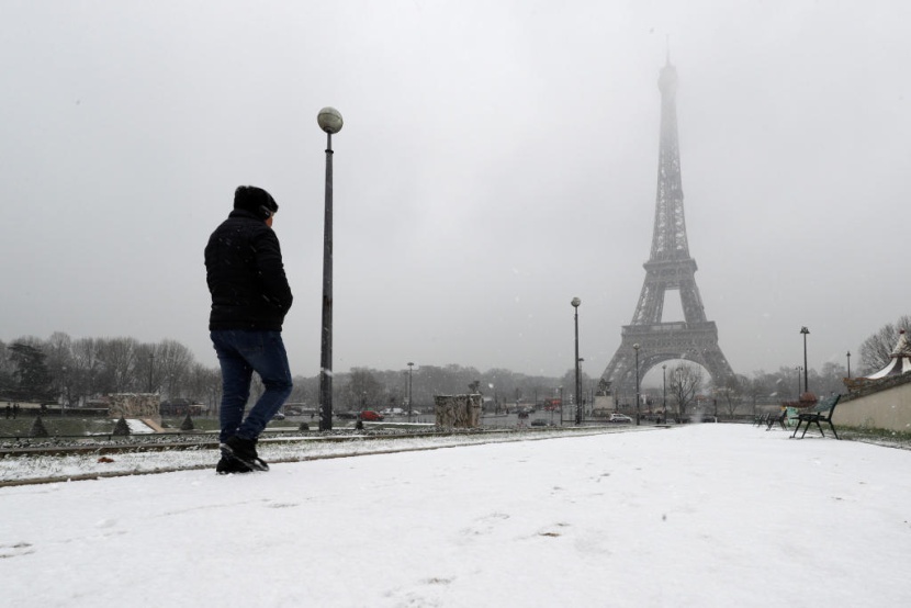 إغلاق برج إيفل في باريس بسبب الثلوج