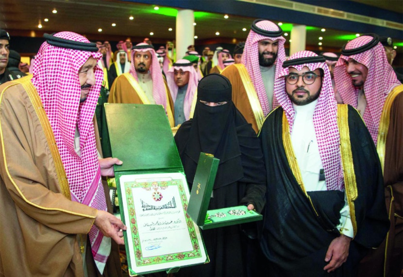 خادم الحرمين يفتتح مهرجان الجنادرية ويرعى سباق الهجن