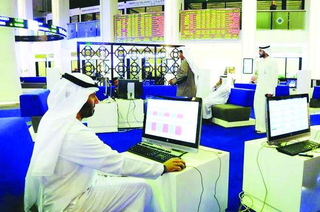 تراجع معظم البورصات الخليجية بضغط «القيادية».. والمصارف تصعد بـ «دبي» 1 %