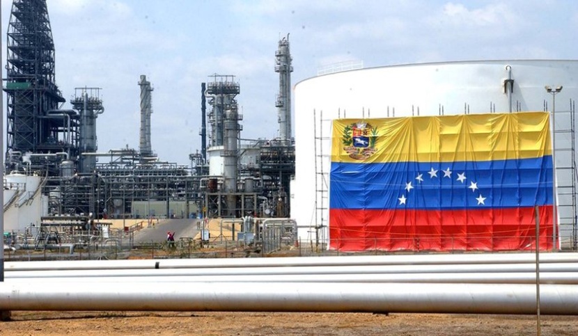 مبيعات النفط الفنزويلي إلى أمريكا تهبط لأدنى مستوى في 15 عاما