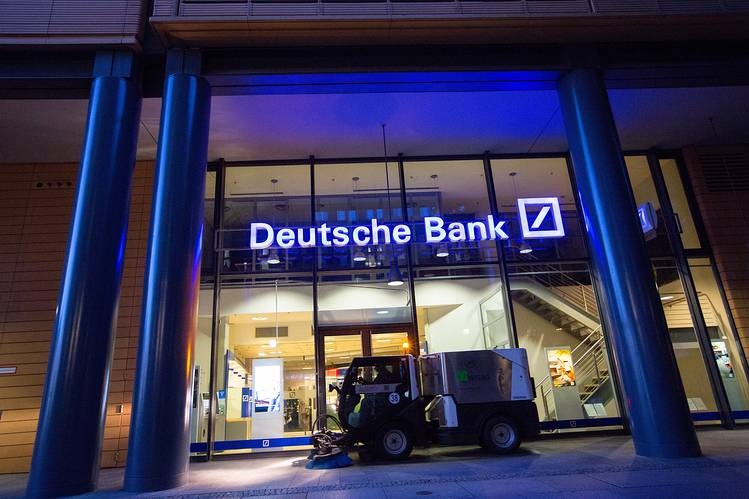 خسائر "دويتشه بنك" خلال العام الماضي تتجاوز التقديرات الأولية